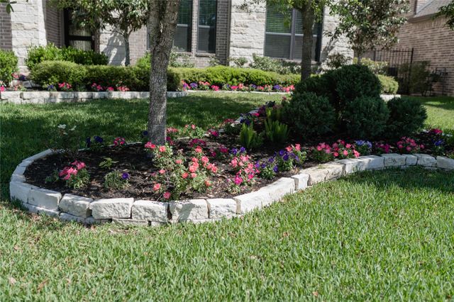 14 Trailing Lantana Place, The Woodlands, TX 77354