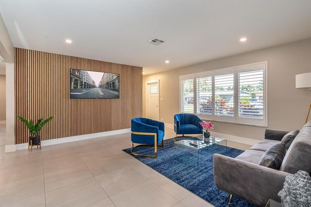 300 SE 8th Court, Pompano Beach, FL 33060