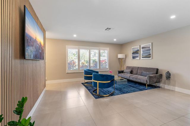 300 SE 8th Court, Pompano Beach, FL 33060