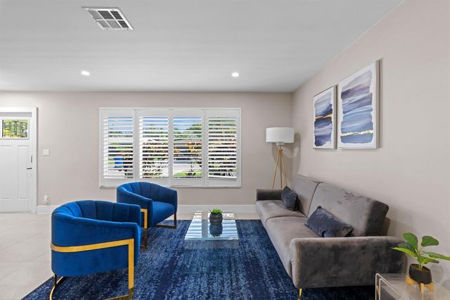 300 SE 8th Court, Pompano Beach, FL 33060