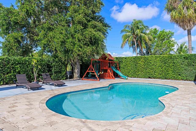300 SE 8th Court, Pompano Beach, FL 33060