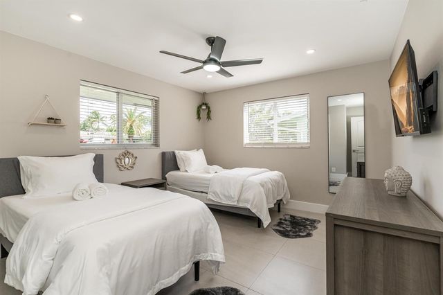 300 SE 8th Court, Pompano Beach, FL 33060