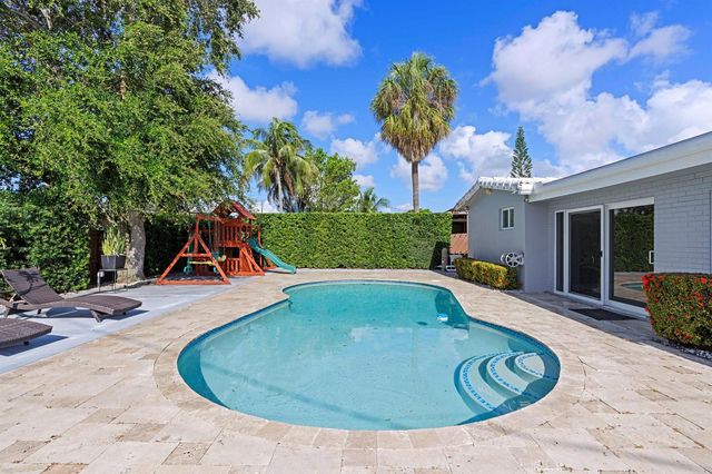300 SE 8th Court, Pompano Beach, FL 33060