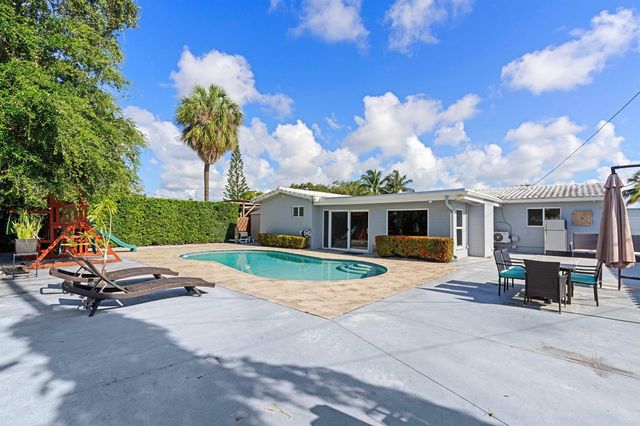 300 SE 8th Court, Pompano Beach, FL 33060