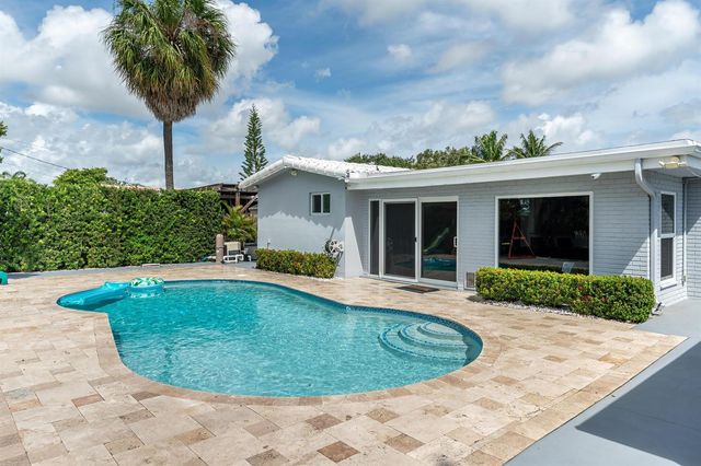 300 SE 8th Court, Pompano Beach, FL 33060