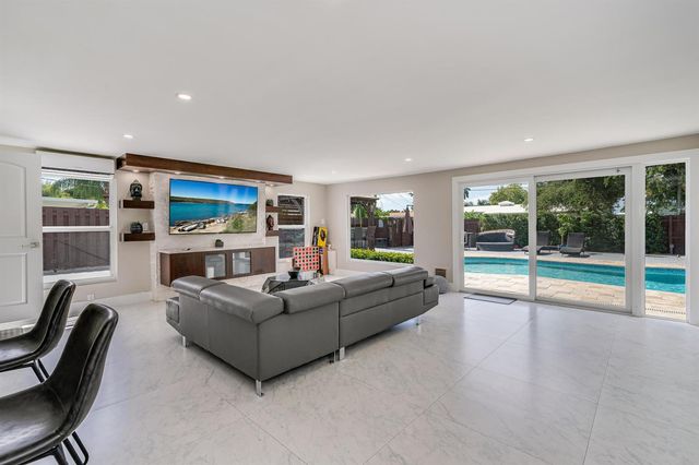 300 SE 8th Court, Pompano Beach, FL 33060