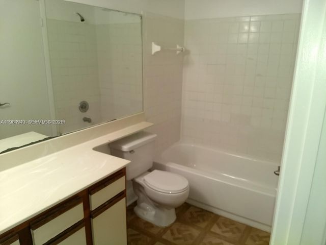 5740 Rock Island Road 284, Tamarac, FL 33319