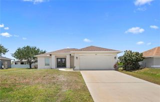 202 NW 25th PL, Cape Coral, FL 33993