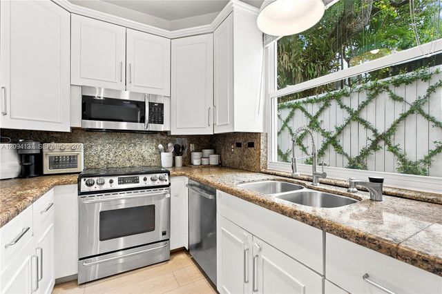 3141 Peachy Street 12, Miami, FL 33133