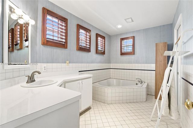 3141 Peachy Street 12, Miami, FL 33133