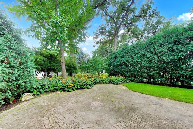 1110 Elm Street, Winnetka, IL 60093