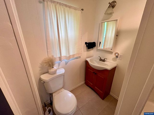 1060 Hickory St NE, Salem, OR 97301
