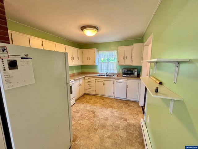 1060 Hickory St NE, Salem, OR 97301