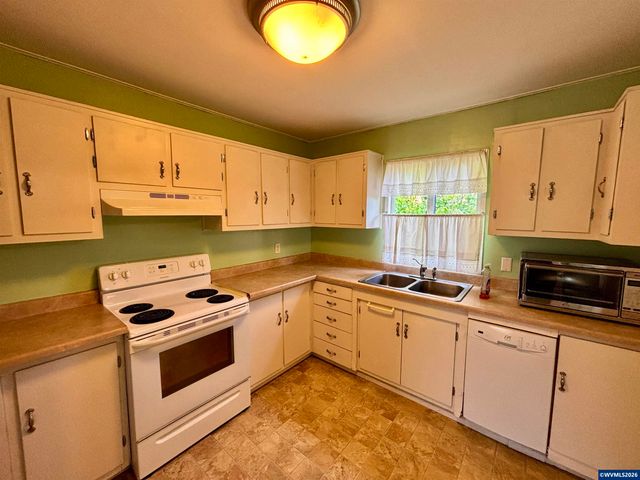 1060 Hickory St NE, Salem, OR 97301
