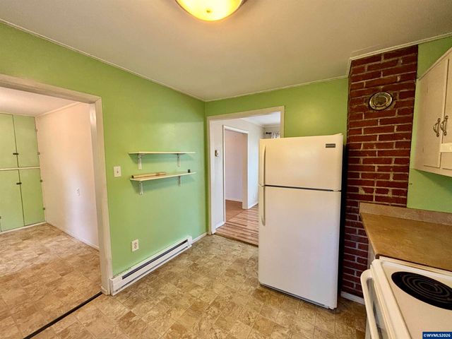 1060 Hickory St NE, Salem, OR 97301