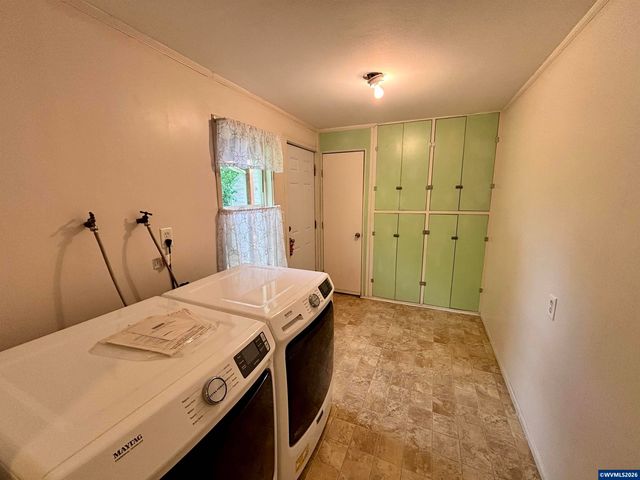 1060 Hickory St NE, Salem, OR 97301