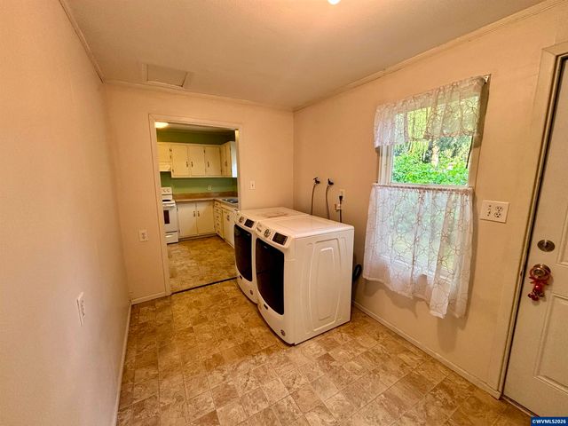 1060 Hickory St NE, Salem, OR 97301