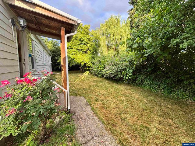 1060 Hickory St NE, Salem, OR 97301