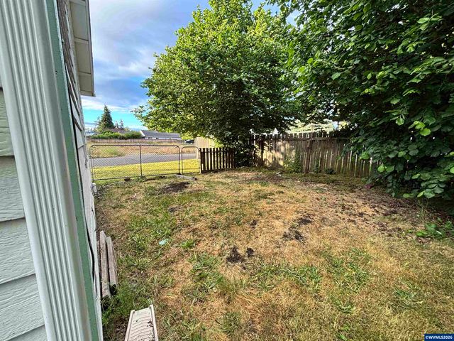 1060 Hickory St NE, Salem, OR 97301