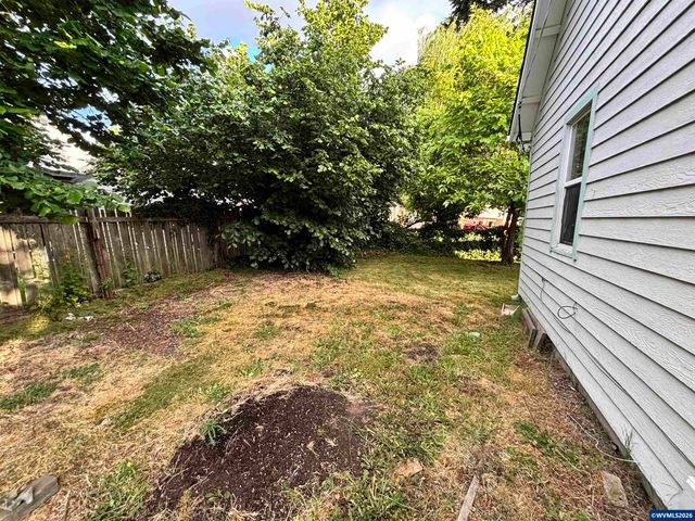 1060 Hickory St NE, Salem, OR 97301