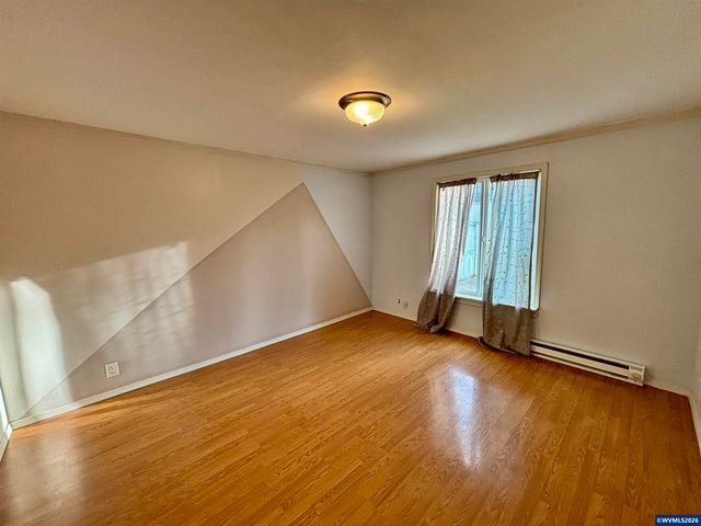 1060 Hickory St NE, Salem, OR 97301