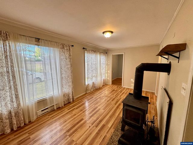 1060 Hickory St NE, Salem, OR 97301