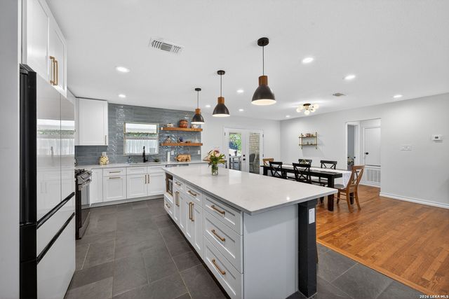 225 HARRIETT DR, San Antonio, TX 78216