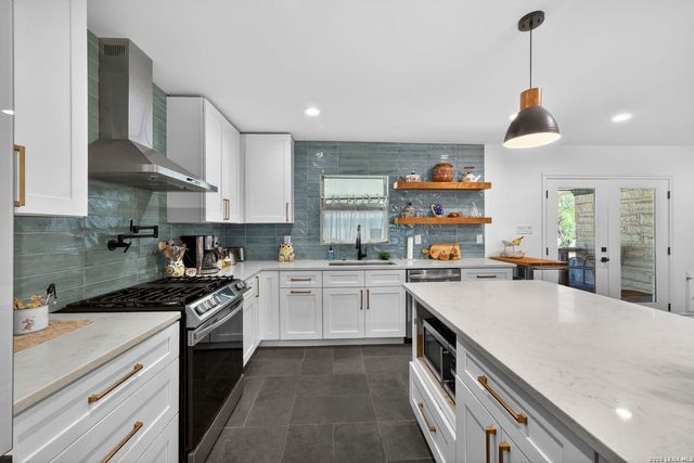 225 HARRIETT DR, San Antonio, TX 78216