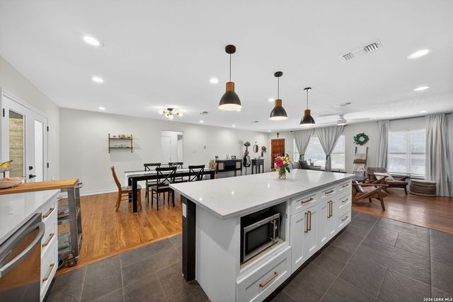 225 HARRIETT DR, San Antonio, TX 78216