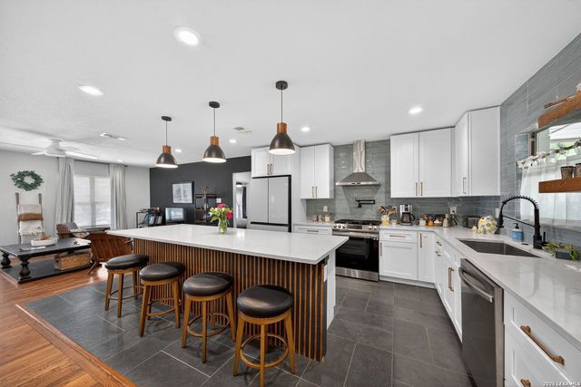 225 HARRIETT DR, San Antonio, TX 78216