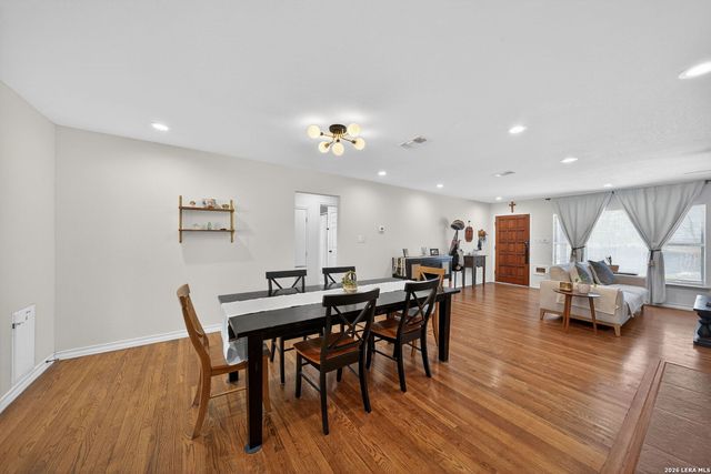 225 HARRIETT DR, San Antonio, TX 78216