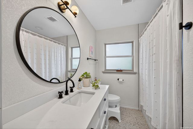 225 HARRIETT DR, San Antonio, TX 78216