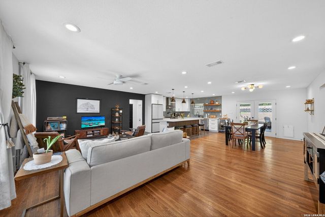 225 HARRIETT DR, San Antonio, TX 78216