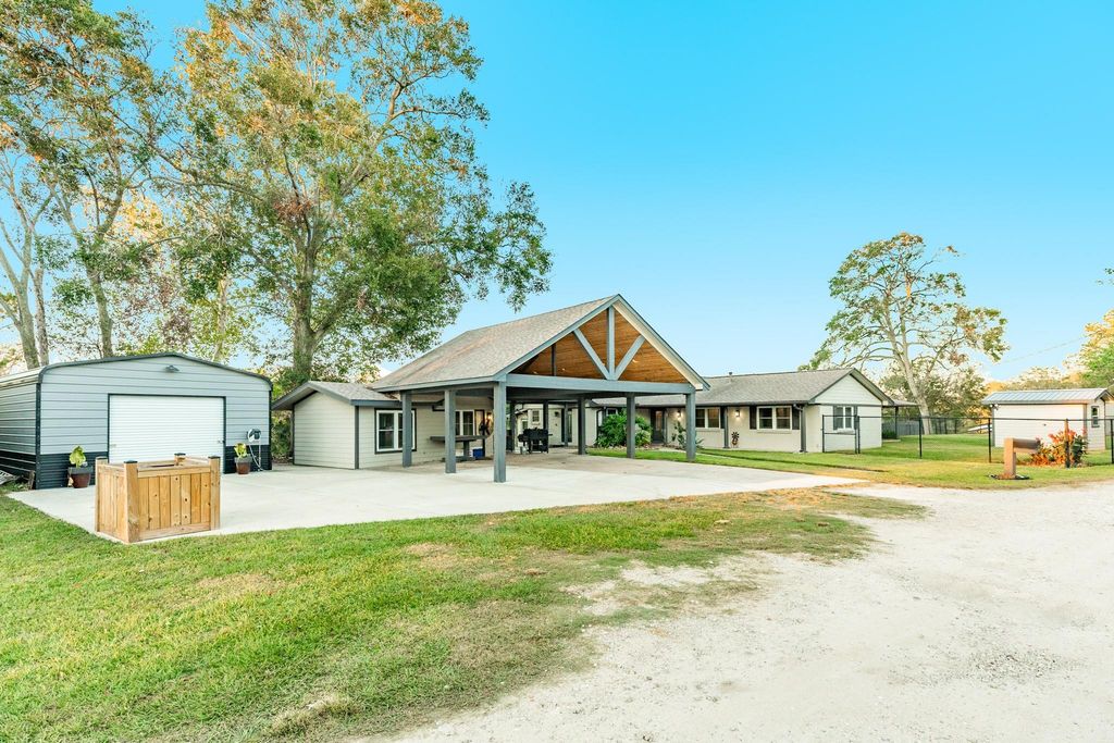 7078 Gupton Road, Brazoria, TX 77422