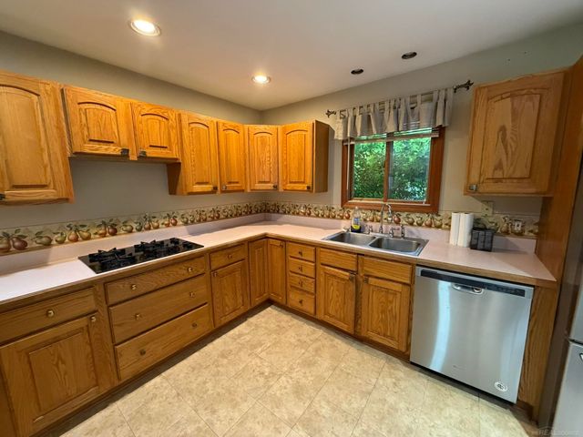 3090 Ripple Way, White Lake, MI 48383