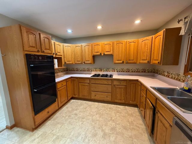 3090 Ripple Way, White Lake, MI 48383