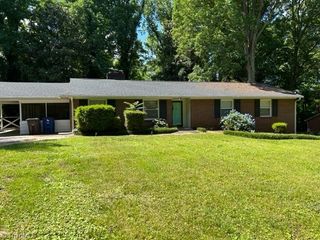 2461 Ardmore Manor, Winston-salem, NC 27103