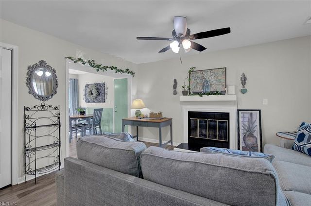 4 Kings Landing LN, Hampton, VA 23669