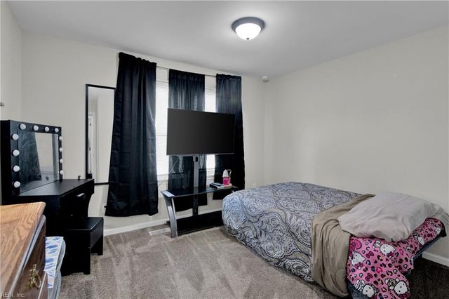 4 Kings Landing LN, Hampton, VA 23669