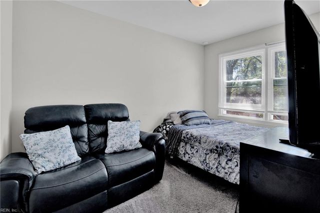 4 Kings Landing LN, Hampton, VA 23669