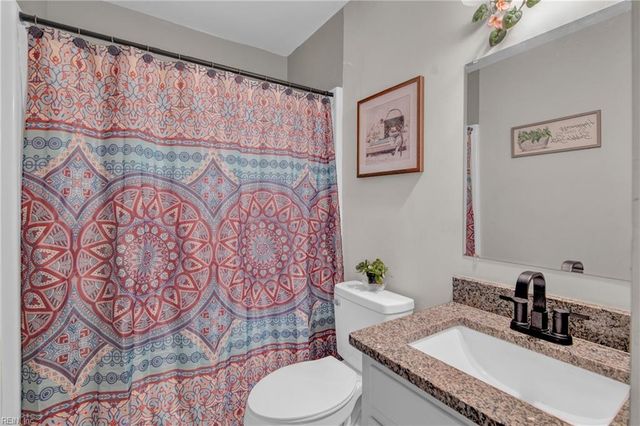 4 Kings Landing LN, Hampton, VA 23669