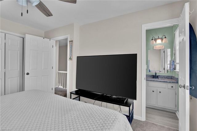 4 Kings Landing LN, Hampton, VA 23669