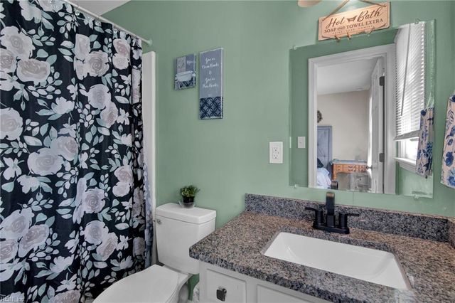 4 Kings Landing LN, Hampton, VA 23669