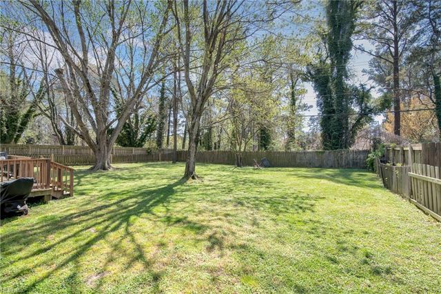 4 Kings Landing LN, Hampton, VA 23669