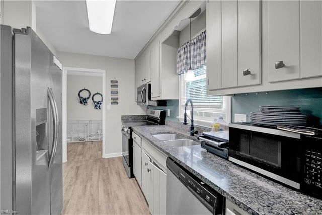 4 Kings Landing LN, Hampton, VA 23669