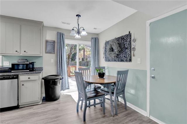 4 Kings Landing LN, Hampton, VA 23669