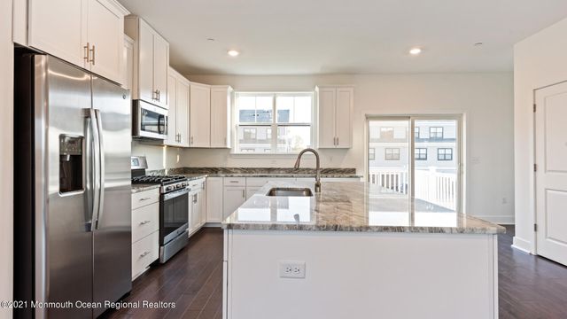 10 Mariveles Way, Tinton Falls, NJ 07724