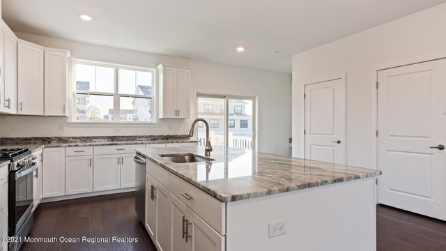 10 Mariveles Way, Tinton Falls, NJ 07724