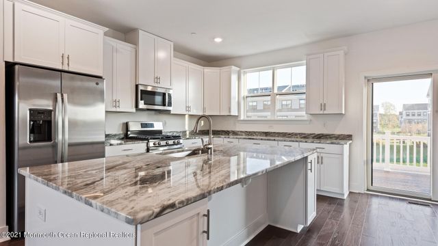 10 Mariveles Way, Tinton Falls, NJ 07724