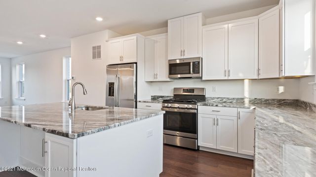 10 Mariveles Way, Tinton Falls, NJ 07724